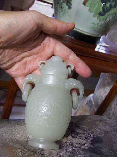 Chinese qing dynasty white jade vase