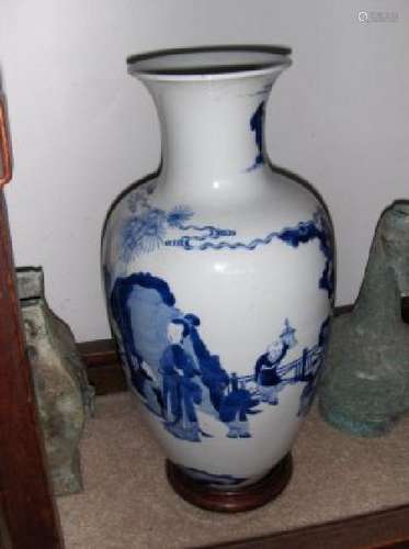 Chinese blue and white kangxi vase.