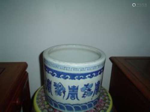 Chinese qing dynasty 18th century porcelain pot