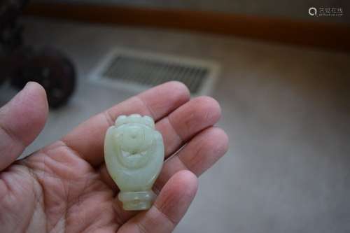 Chinese qing dynasty or early jade toggle. budda hand.