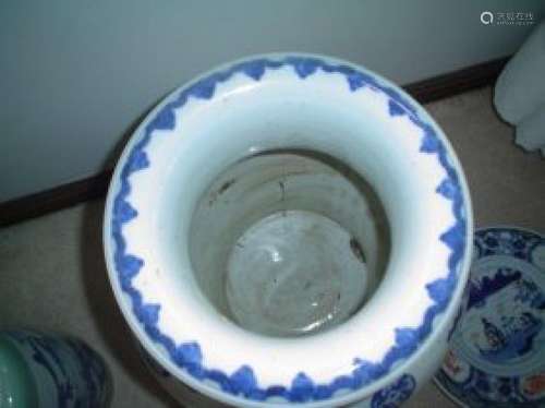 Chinese blue and white large ming vase