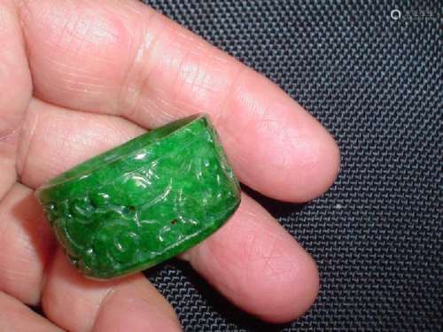 Chinese qing green jade finger ring.