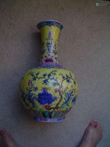 Chinese qing dynasty yellow vase.