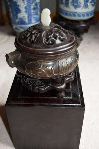 Chinese set of bronze incense burner. qing dynasty.