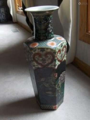 Chinese kangxi black vase.