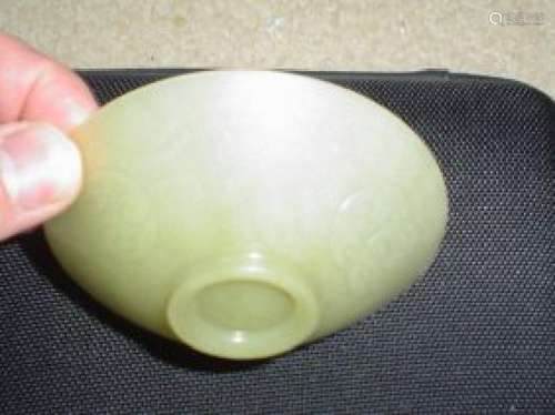 Chinese yellowish jade bowl. qing dynasty.