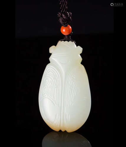 A CICADA SHAPED HETIAN JADE CARVED PENDANT