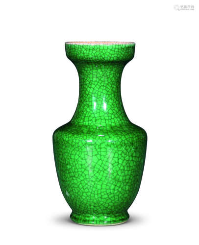 清中期 绿哥釉盘口瓶