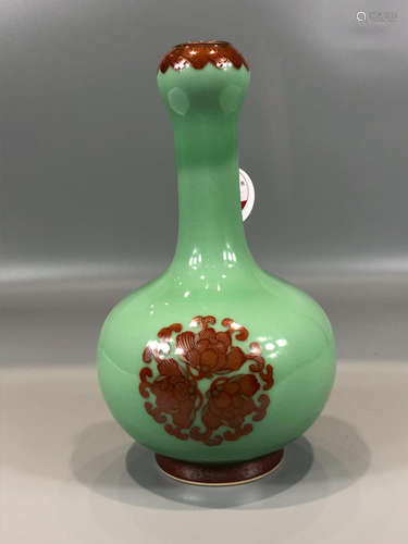 CHINESE APPLE GREEN GLAZED VASE