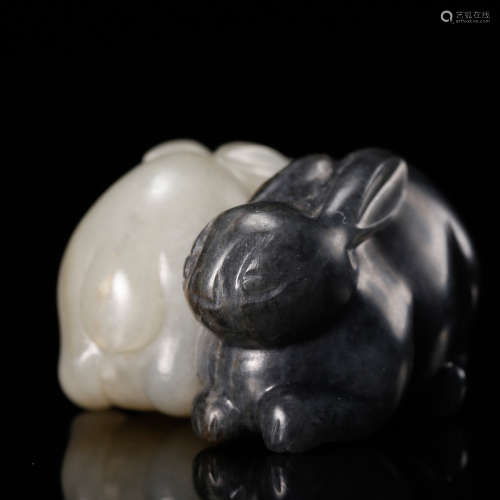 CHINESE GREY AND WHITE JADE CARVED RABBIT