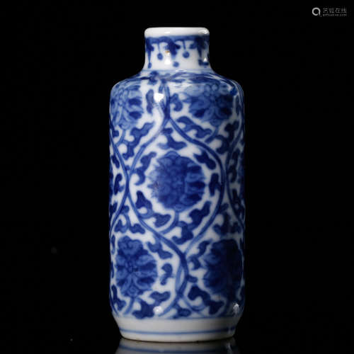 CHINESE BLUE AND WHITE FOLIAGE SNUFF BOTTLE