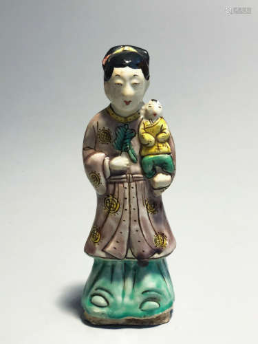 CHINESE FAMILLE VERTE PORCELAIN FIGURINE