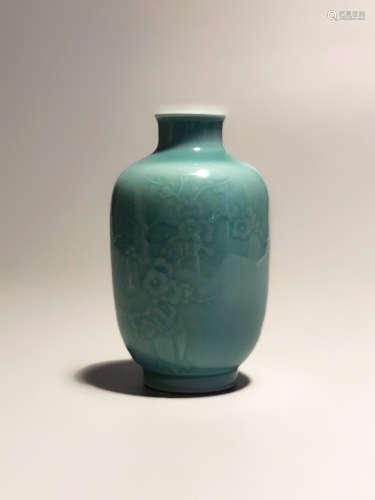 CHINESE CELADON GLAZED FLOWER VASE