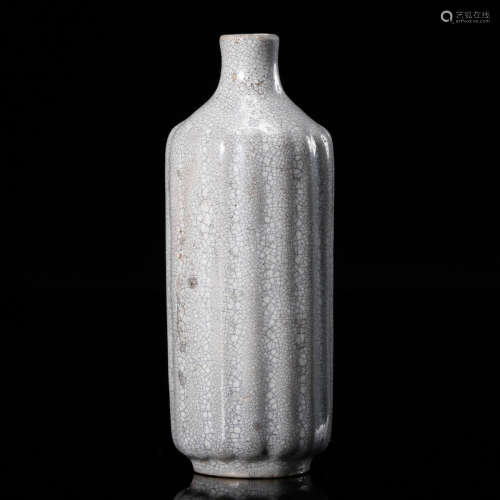 CHINESE GE TYPE SNUFF BOTTLE