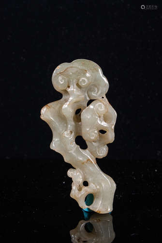 CHINESE CELADON JADE LINGZHI PENDANT PLAQUE