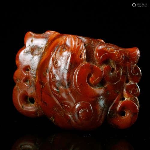 CHINESE AMBER CARVED PENDANT