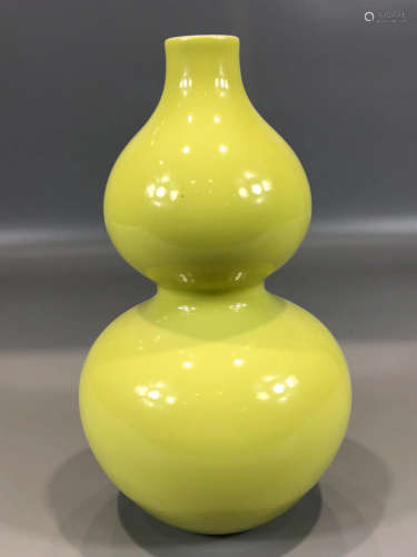 CHINESE YELLOW GROUND DOUBLE GOURD VASE