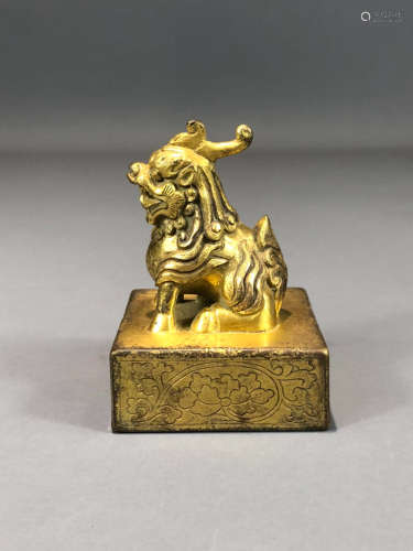 CHINESE GILT BRONZE FOOLION SEAL