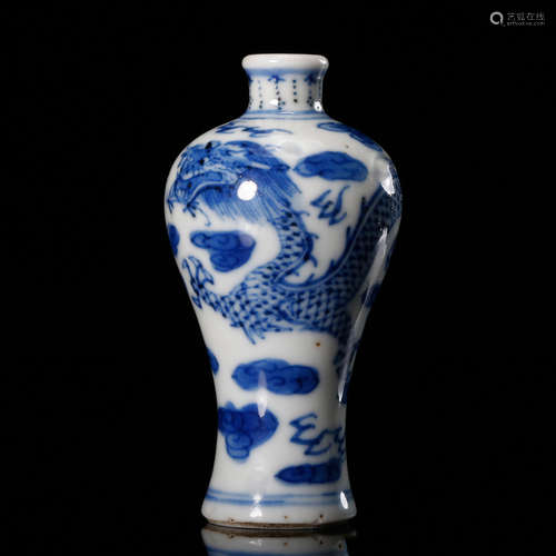 CHINESE BLUE AND WHITE SNUFF BOTTLE