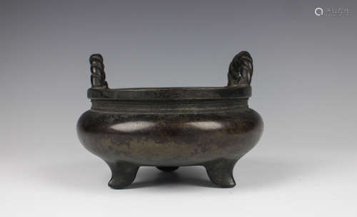 CHINESE BRONZE TRIPOD CENSER