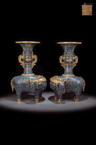 17-19TH CENTURY, A PAIR OF CLOISONNE SHEEP DESIGN VESSELS, QING DYNASTY