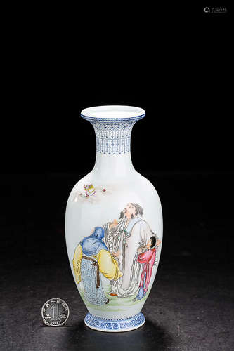 20TH CENTURY, A COLOUR ENAMEL FIGURE PATTERN VASE, THE REPUBLIC OF CHINA