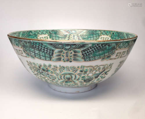 A GREEN COLOR FLORAL PATTERN BOWL