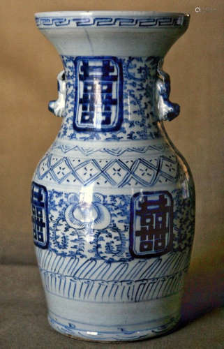 A BLUE & WHITE TWINE PATTERN HANDICAP VASE, QING DYNASTY
