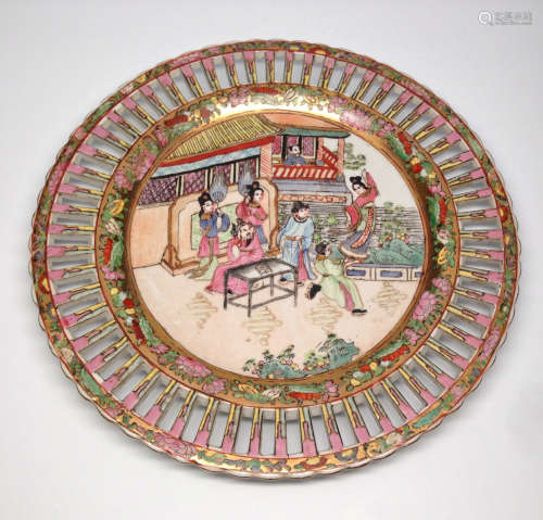 A CANTON ENAMEL HOLLOWED-OUT FIGURE PATTERN PLATE