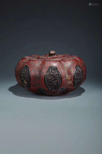 17-19TH CENTURY, A MELON DESIGN WOODEN-BODY LACQUER CASE, QING DYNASTY