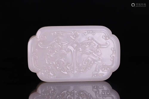 A HETIAN JADE BOX WITH CAP LATE QING DYNASTY