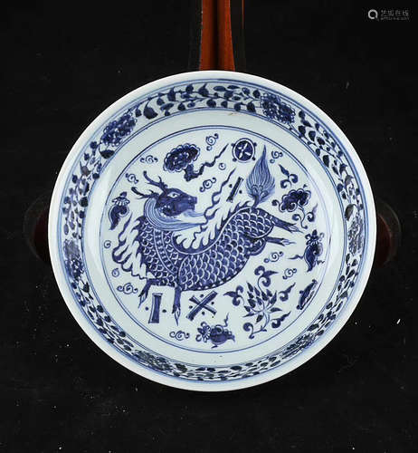 A BLUE& WHITE AUSPICIOUS ANIMAL PATTERN PLATE