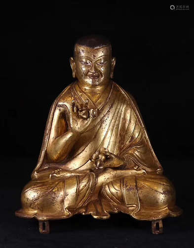 17TH CENTURY, A TIBETAN BUDDHA DESIGN GILT BRONZE FIGURE