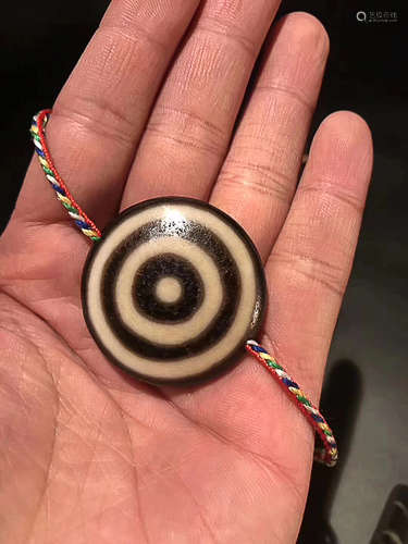 A TIBETAN SHEEO EYE BEAD