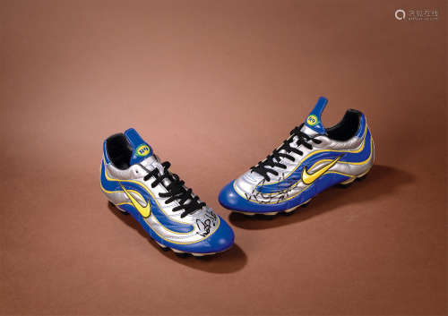 罗纳尔多亲笔签名 Nike Mercurial 1998 银蓝水星款足球鞋
