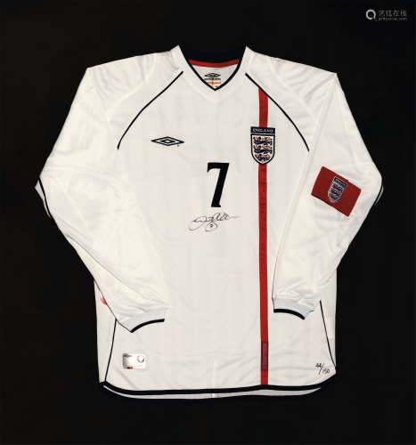 大卫·贝克汉姆亲笔签名 2002年世界杯英格兰队主场球衣，附队长袖标