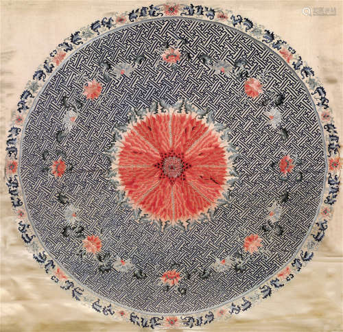 清中期 刺绣卍字纹团花坐垫