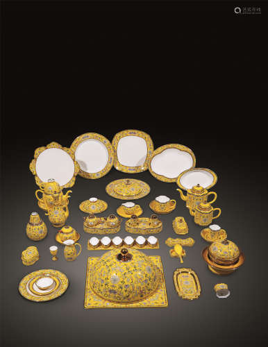 2014年 APEC国宴主桌限量“帝王黄”餐具 （一套）