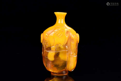 AMBER CARVED SNUFF BOTTLE