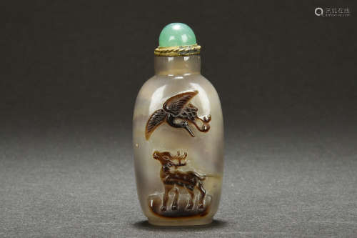 CLEVERLY CARVED AGATE SNUFF BOTTLE
