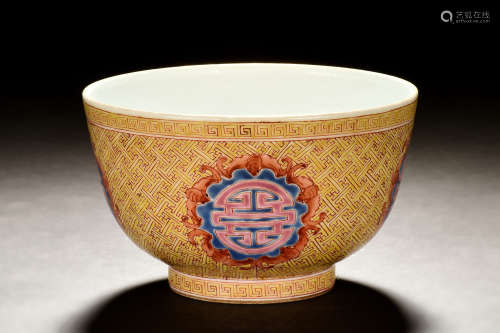 FAMILLE ROSE AND YELLOW GLAZED 'FU' BOWL