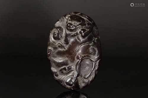 JADE CARVED 'MYTHICAL BEAST' PENDANT