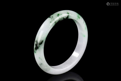 JADEITE ROUND BANGLE