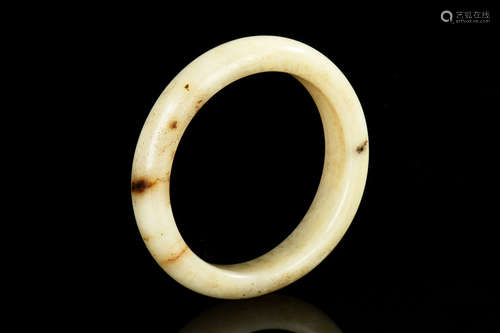 WHITE JADE BANGLE BRACELET