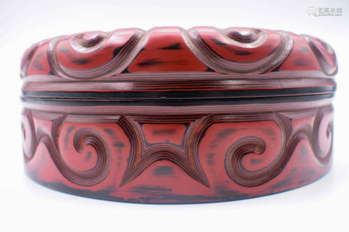 RED LACQUERED ROUND BOX WITH COVER