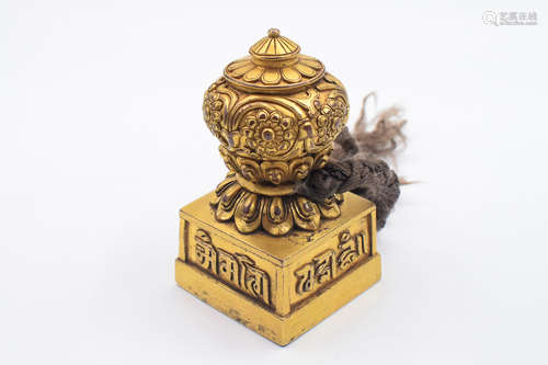 GILT BRONZE CAST STAMP SEAL