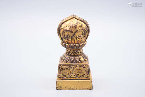 GILT BRONZE 'RITUAL INSTRUMENT' STAMP SEAL