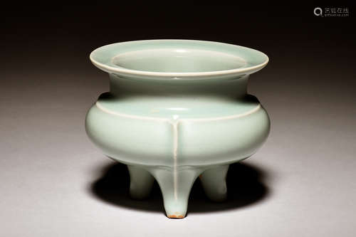 LONGQUAN WARE TRIPOD CENSER