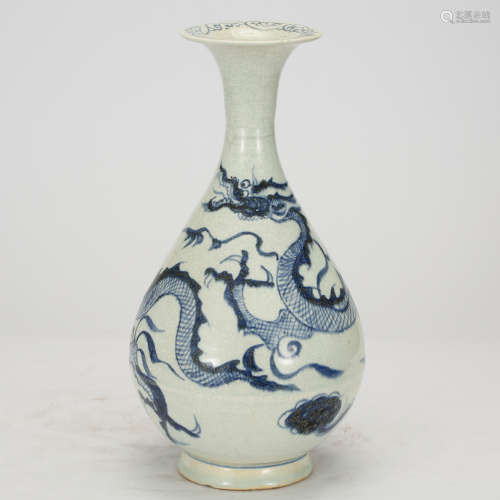 CHINESE BLUE AND WHITE DRAGON VASE