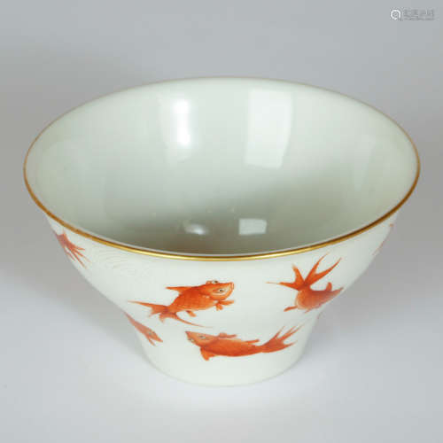 CHINESE PORCELAIN BOWL DECORATED WITH GOLDFISH